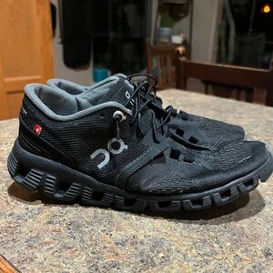 On Running women’s Black Running Shoes size 6